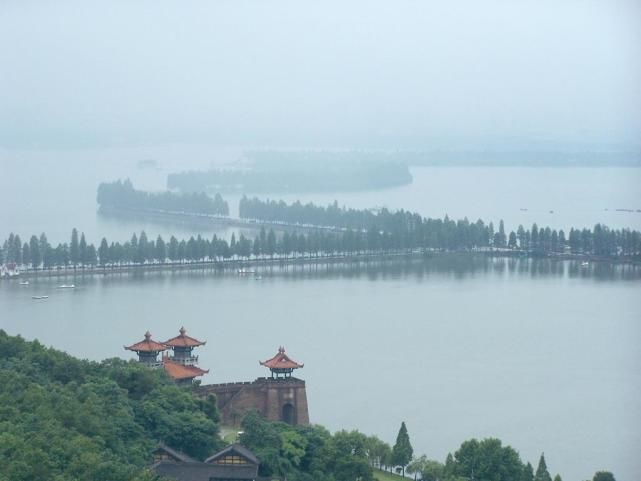 中年|湖北一个首批国家重点风景名胜区湖泊，全天对游客开放