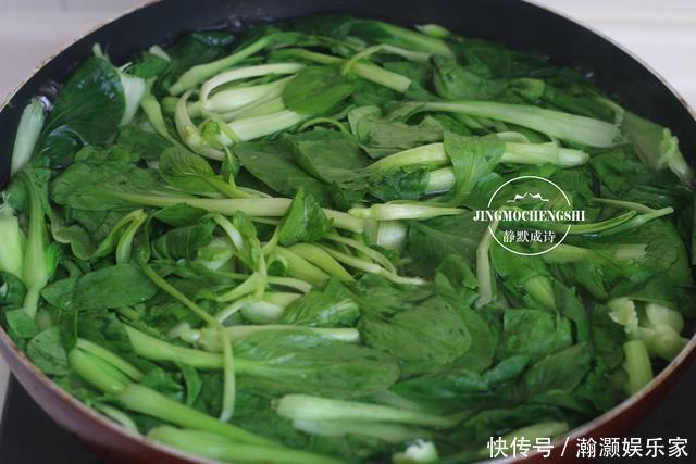 香菇|香菇油菜素包子的做法，油菜翠绿，馅香味美，小窍门全都告诉你