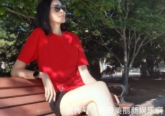 队医|女排冠军40岁仍单身,晒1米3大长腿白到反光,曾与姚明传绯闻
