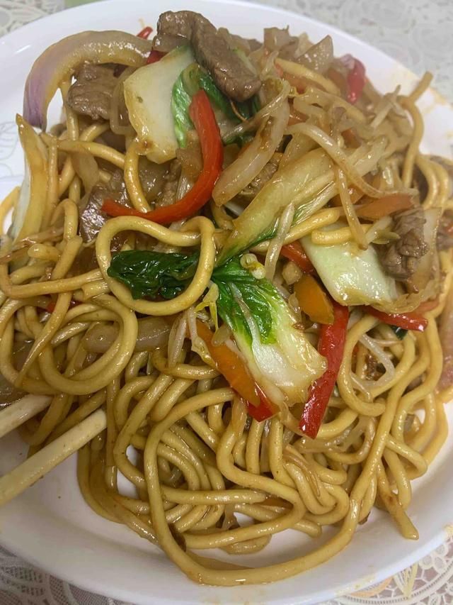 适量|在家做炒面,要是这样炒,面条更劲道,再也不粘锅