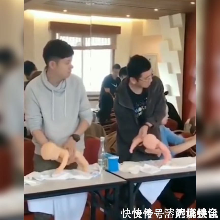 孩子|90后爸爸带娃有多“不靠谱”,这组图告诉你,看完感觉都不是亲的