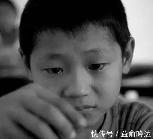 妈妈|“我不买了，妈妈别打了”，6岁女儿跪地求饶，失控的家长多可怕？