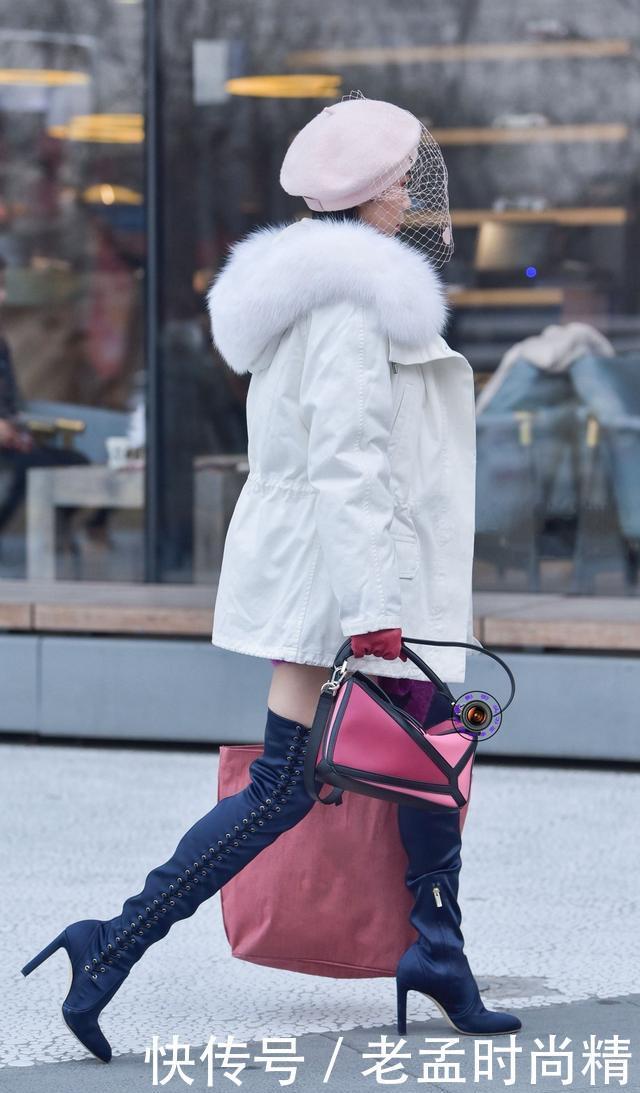 ¶Ì¿ã|½ÖÅÄ£º¶¬ÌìµÄ¸ßͲѥ,ÃÀŮѡÔñ¹ýÏ¥Éè¼ÆµÄ,´îÅä¶Ì¿ã¸üʱ÷Ö¡¢¸üůºÍ