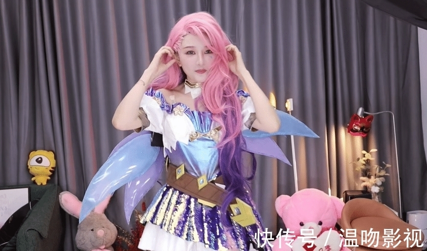 COS奧特曼被自己丑哭,林七七又穿上“麻袋”,一臉不情愿還過敏