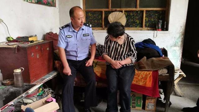 孩子|7岁双胞胎从未穿过衣服,邻居看不过联系民警,得知原因众人泪奔