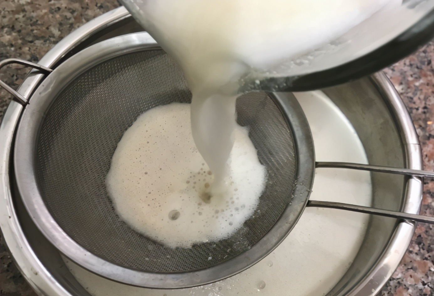 早餐别给孩子做豆浆了,试试这个腰果露,自己做比外面的放心