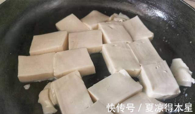 做法|我喜欢的鸡蛋豆腐吃法，一锅炖鲜嫩营养，做法简单5分钟就能出锅！