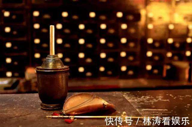 降火|“上实下虚”,是当代人通病!一味药小方,降火,强膝,专治此病