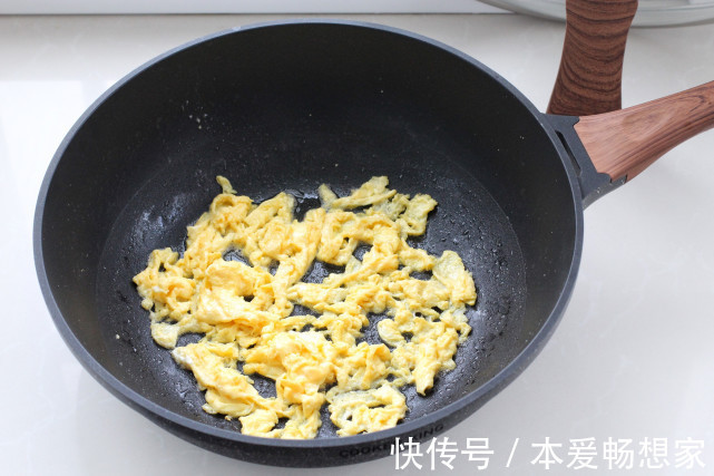 包菜|懒人生煎包做法，不发面不醒面，皮薄馅大简单快手，早餐就它了！