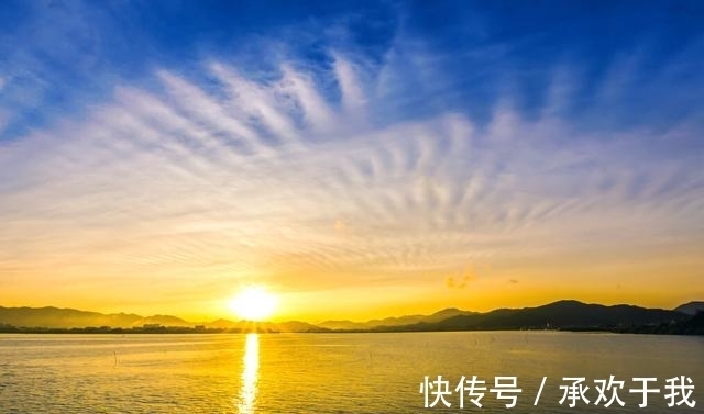 锦霞&千山暮雪无言叙,独客西风入梦游。浅秋寄语