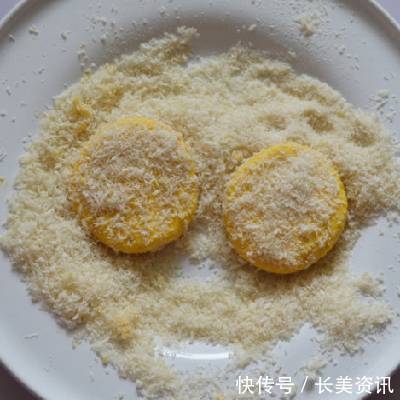 冬天最馋的就是这道南瓜饼,香甜糯口回味无穷,隔壁小孩都馋哭了