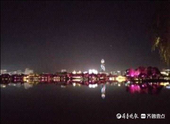 没戴|夜逛大明湖没戴口罩，他竟弄块卫生纸想蒙混过关……