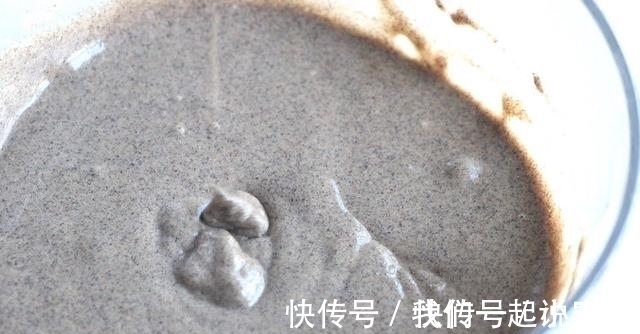 模具|黑米发糕做法,鸡蛋加牛奶上锅蒸一蒸,软糯香甜营养满满