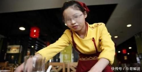 桌子|火锅店女服务员晒出工资条 工资低, 想辞职, 网友的评论炸锅了