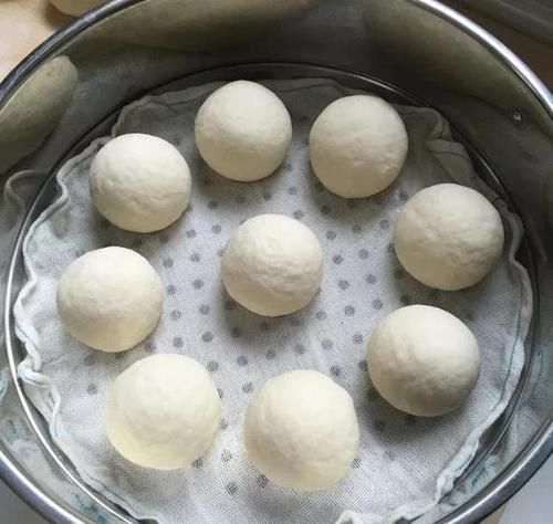 发面时，不能直接加酵母，教你正确做法，30分钟满盆，膨松香甜