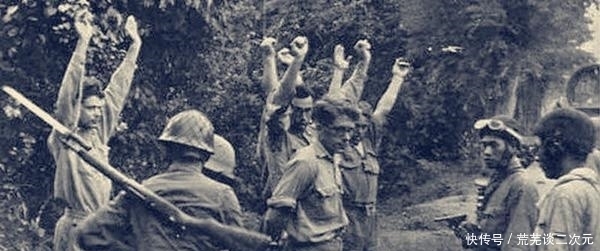 雨天|历史上过目难忘瞬间:雨天偷牛的日军,给德国战俘发烟的红军,图9杀人诛心