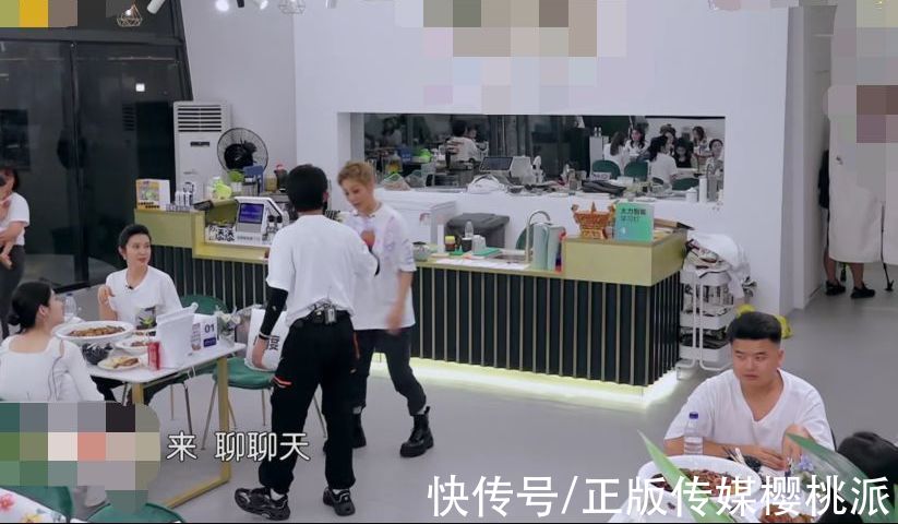 黃曉明|趙麗穎回“中餐廳”，挨個(gè)擊破與節(jié)目組、黃曉明和寧靜的失和傳聞