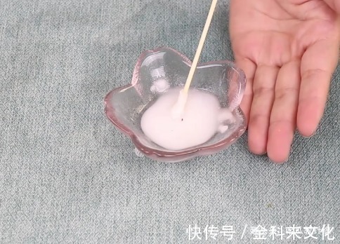 脚气|小苏打抹脚上,没想到用处厉害,现在了解还不晚