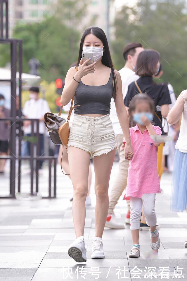 短裤|清凉背心搭配时尚短裤,低调性感落落大方,宝妈也要美美哒