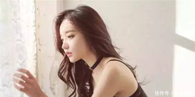 魅力 女性展示魅力,散发“爱”的信息,成为男人注目的焦点及追求对象!