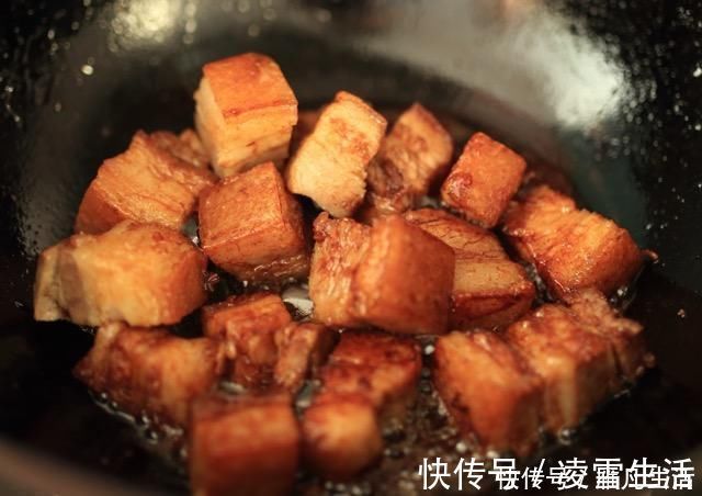 炒糖色时,用白糖还是冰糖?很多人弄错,难怪卖相不好,味道发苦