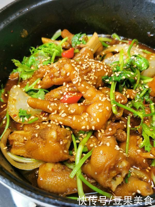 老干妈酱|冬天的的味道，香辣凤爪煲不用烤箱照样能做
