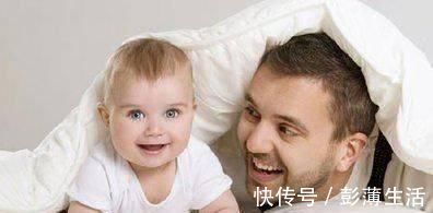 妈妈|宝宝晚上只黏着妈妈,妈妈惯的?宝宝缺乏安全感?答案都不是
