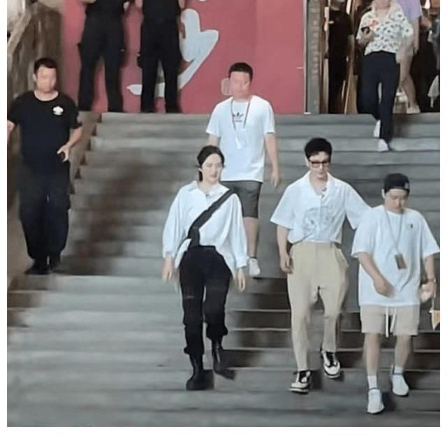 架子|沒公主架子！姚安娜超市買菜抱箱子拎袋子很接地氣