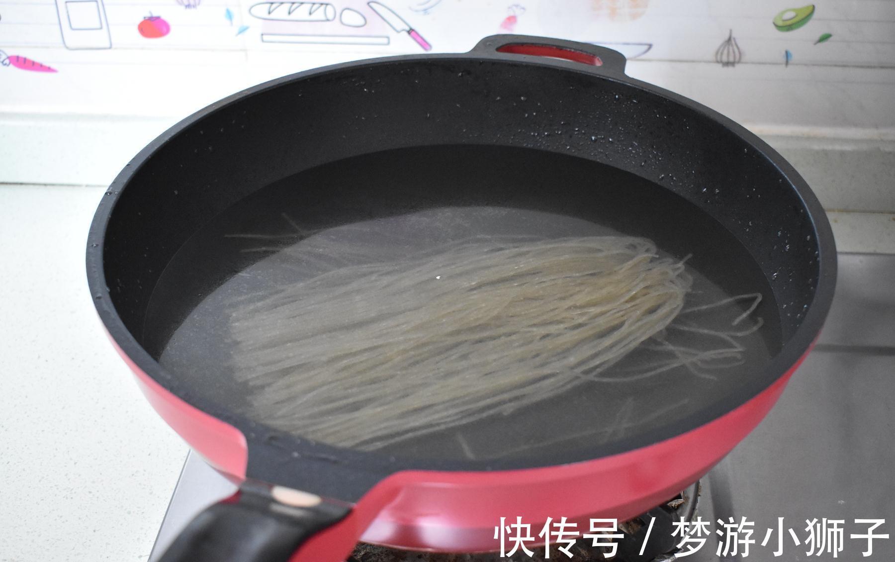 炒粉条这样做不粘不成坨,鲜香入味,实在太好吃了,家人边吃边夸