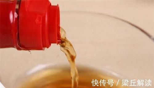 拌饺子馅,这2味料最不该放,多数人习惯放,馅料发酸,腥味大