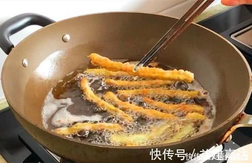 红烧肉|夏天，我家豆角从不炒着吃，加2勺面粉2鸡蛋，出锅比肉还好吃，瞬间抢光