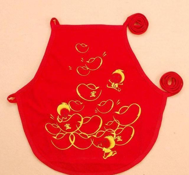 今年丝巾怎么搭配呢这四种个性又时髦的穿法,给你的穿搭加分