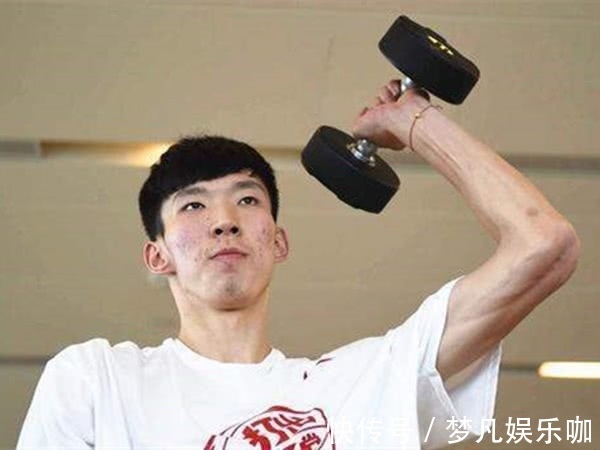 nb同样是推轮胎,看看詹姆斯,看看易建联,再看看周琦!差距太大了