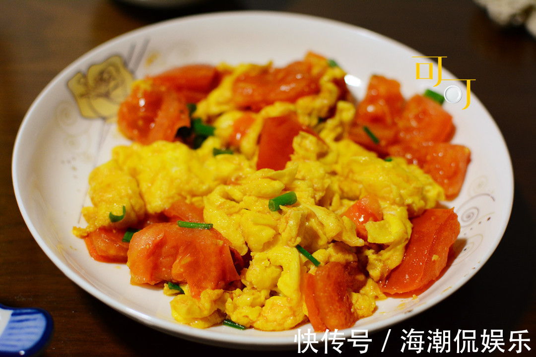 木耳|晚餐加餐,4个大闸蟹56元,再加两荤两素,特殊时期真够丰盛