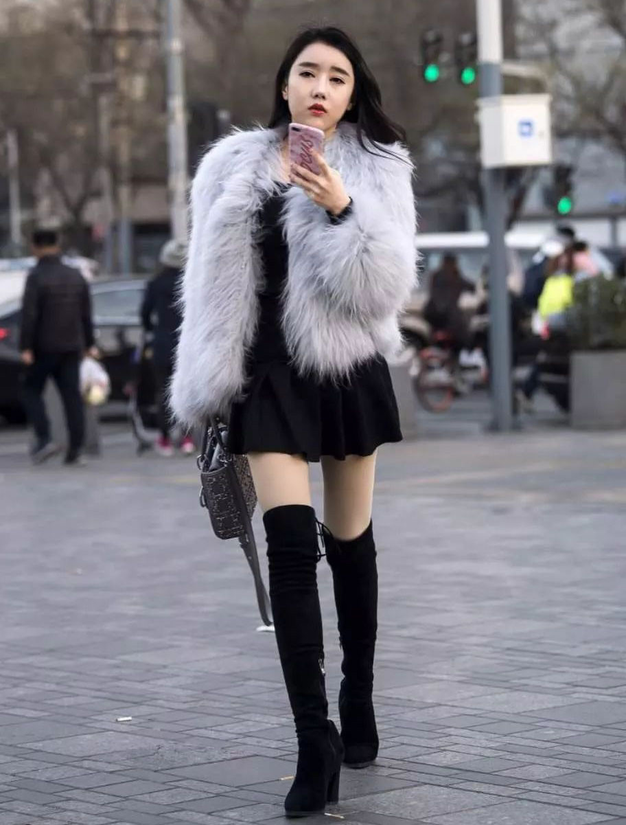 搭配|秋冬的时尚奢华穿搭, 皮草短外套+过膝长靴搭配, 大方减龄显气质