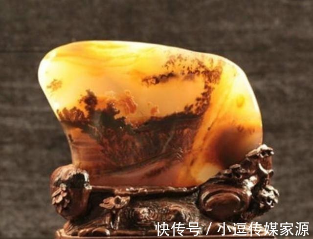 和田玉#因改名身价“暴涨”的玉石,被炒到1000万,如今摆地摊没人要