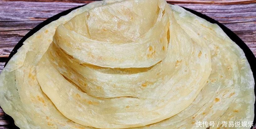  自己烙饼，为何总是硬外婆教我一招，香软酥脆层次多，个个鼓泡