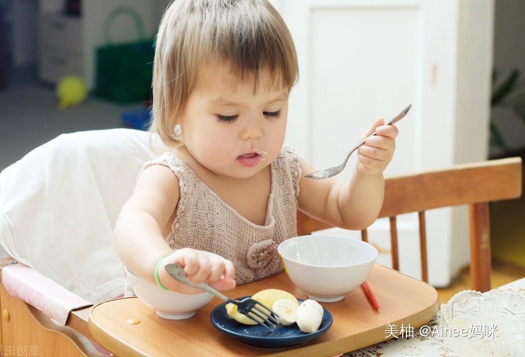 欣欣|想让宝宝顺利接受辅食？除了米粉选择正确以外，喂养方式也很关键