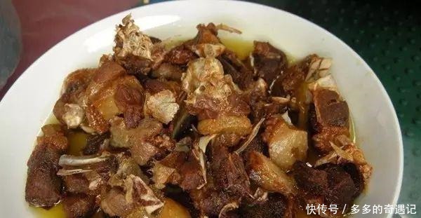  腊月腌腊肉火腿、骨头鲊、烟熏肉、酸肉、爆腌肉……