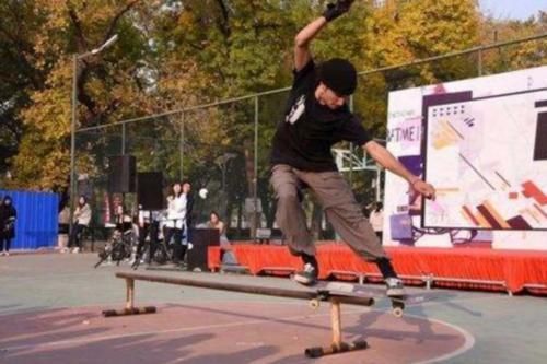 学生|大学里“最烧钱”3个社团,生活费不足4000元的学生,最好不要报