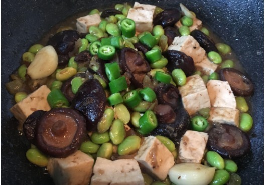  豆腐跟它真是绝配，鲜嫩多汁，花钱不多，比放肉还好吃