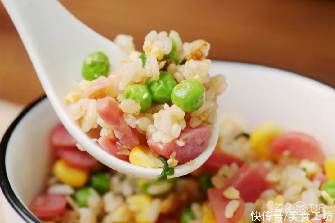 什锦炒饭|炒饭前多加这一步，颗粒分明不粘锅，10分钟就搞定