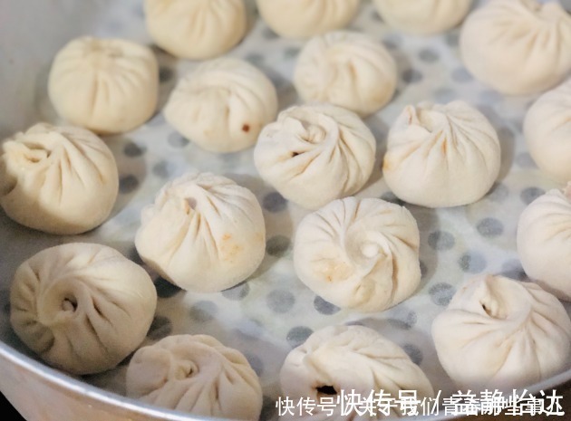 筋道|蒸包子时,和面多加1勺它,做好3点,保证膨松柔软,不死面不塌陷