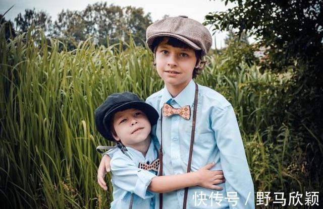 弟弟|打弟弟要趁早?8岁姐姐打哭3岁弟弟,父母看热闹:她比我会教育