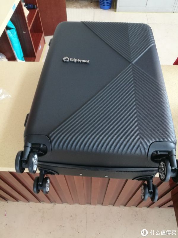 箱包|图吧的日常 篇二百七十三：300块钱的外交官DS-13008 26寸旅行箱包开箱测评