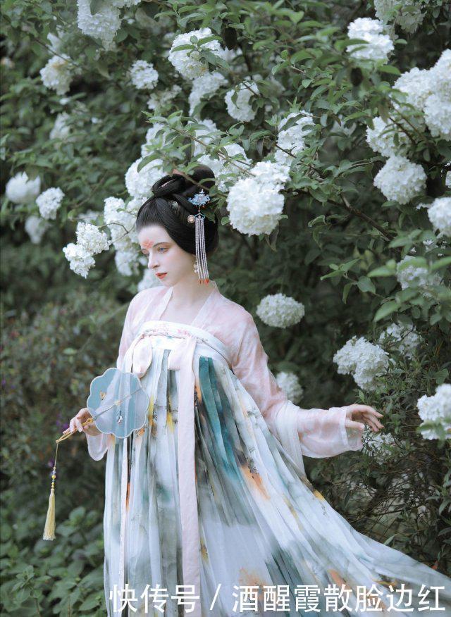 本以为外国人穿汉服会很“丑”,看完照片之后,才知道是我错了