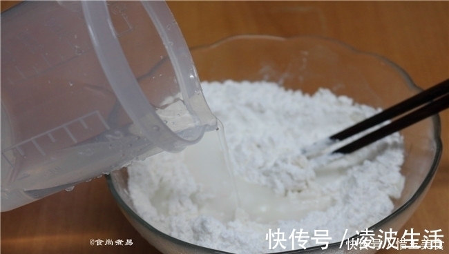 此款糯米小吃，做起来超级简单，口感筋道软糯，吃一次就爱上