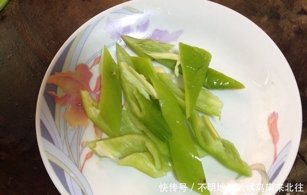 这菜切记不能隔夜吃,放进冰箱也不行,家有老人要注意!