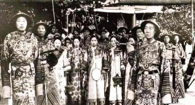 慈禧|慈禧爱美到什么程度？逃亡之日也要精心打扮，急哭梳妆师