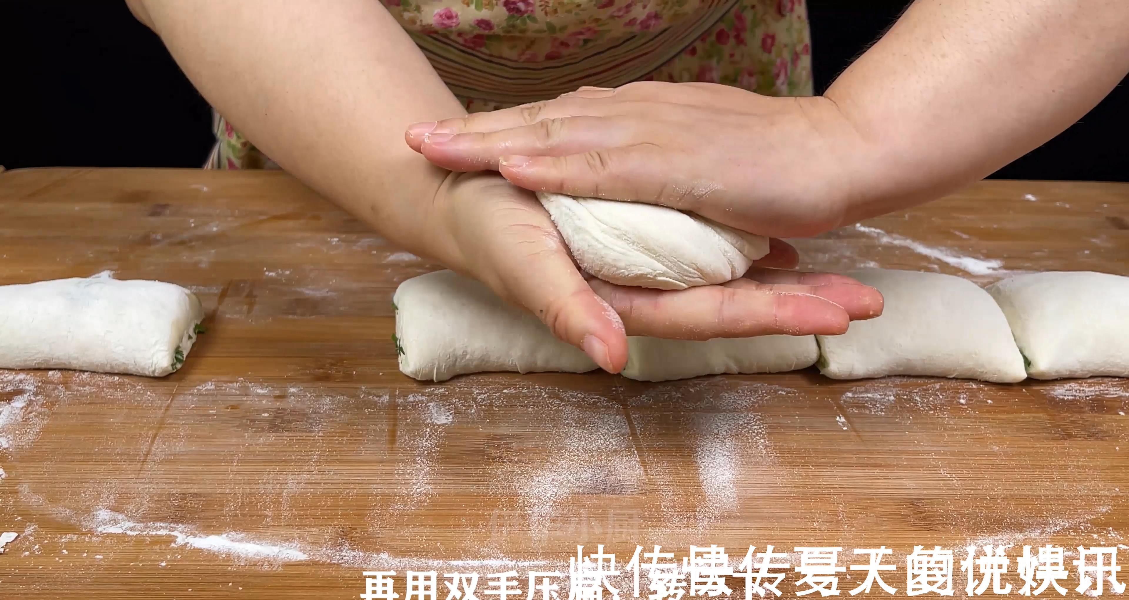 早餐店的葱油饼为什么好吃?原来做法简单,学会就可以摆摊了